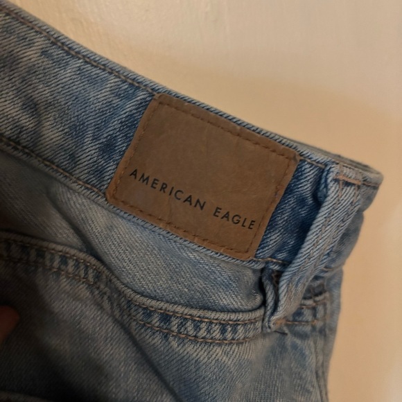 Women’s American Eagle Distressed Light Blue Jeans Size 14 “Mom Straight Leg” - Picture 4 of 6